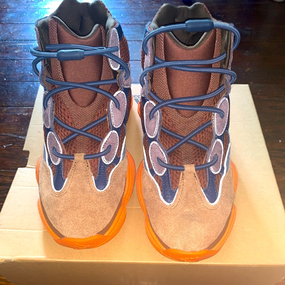 Men Yeezy 500’s Size 8 Brand New Only Worn Once.
